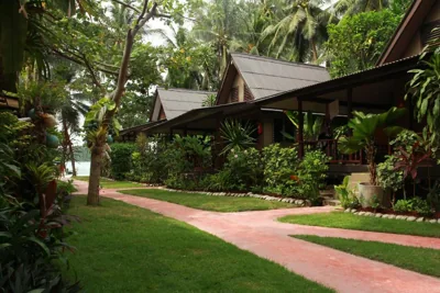 Camera familiare con vista sul mare e aria condizionata — Longtail Beach Resort